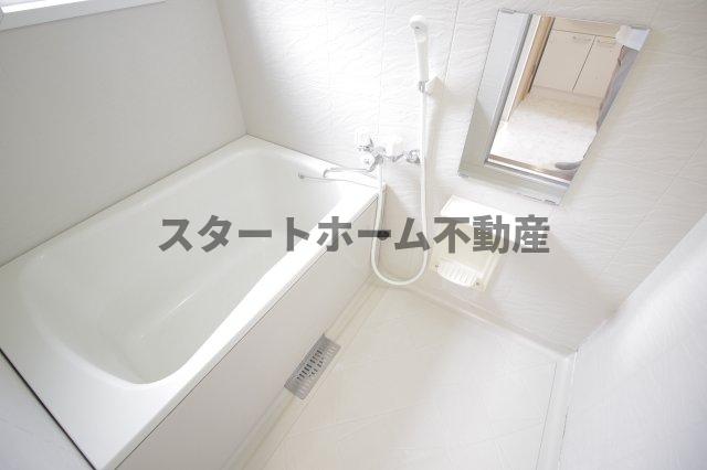 バス・シャワールーム　コンパクトで使いやすいお風呂です