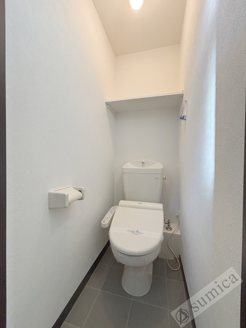 ＪＲおおさか東線 ＪＲ長瀬駅 徒歩8分 2階建 築16年のトイレ写真