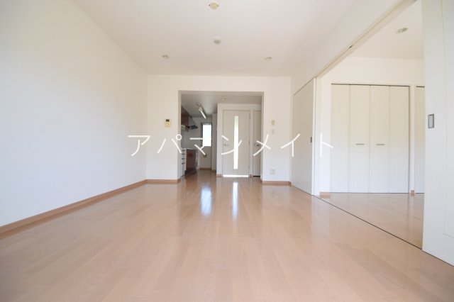 居室・リビング　こちらのリビングで趣味の時間をお楽しみください