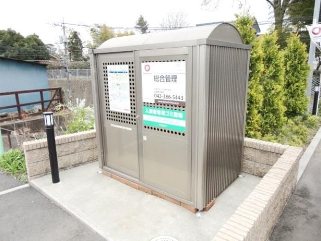 エントランス　敷地内ゴミ置場