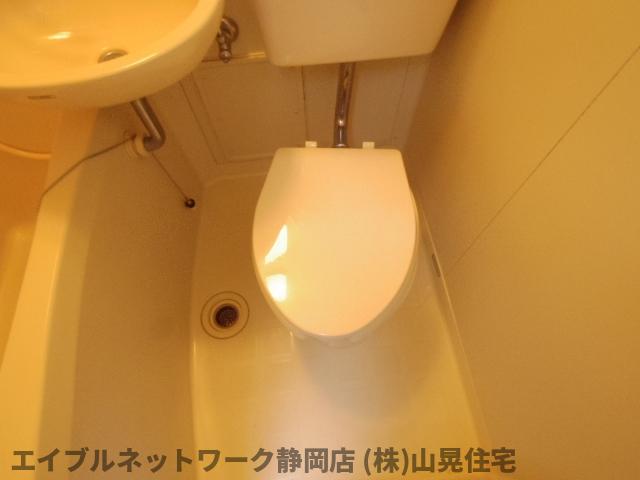 トイレ　落ち着いたトイレです