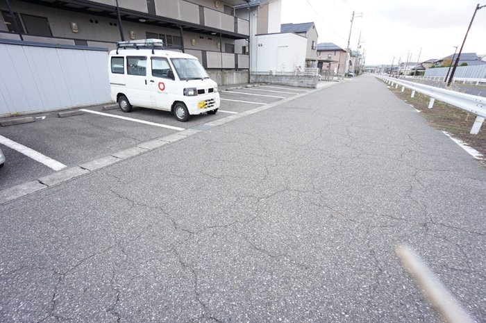 駐車場　敷地内駐車場、1台無料！