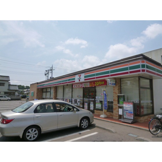 コンビニ　セブンイレブン（コンビニ）まで270m