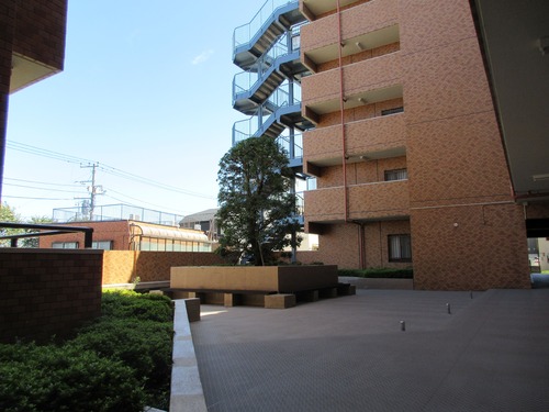 その他共有部分　建物２階中庭　※2026年9月撮影