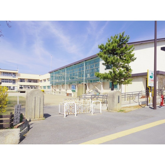 小学校　小山小学校（小学校）まで800m
