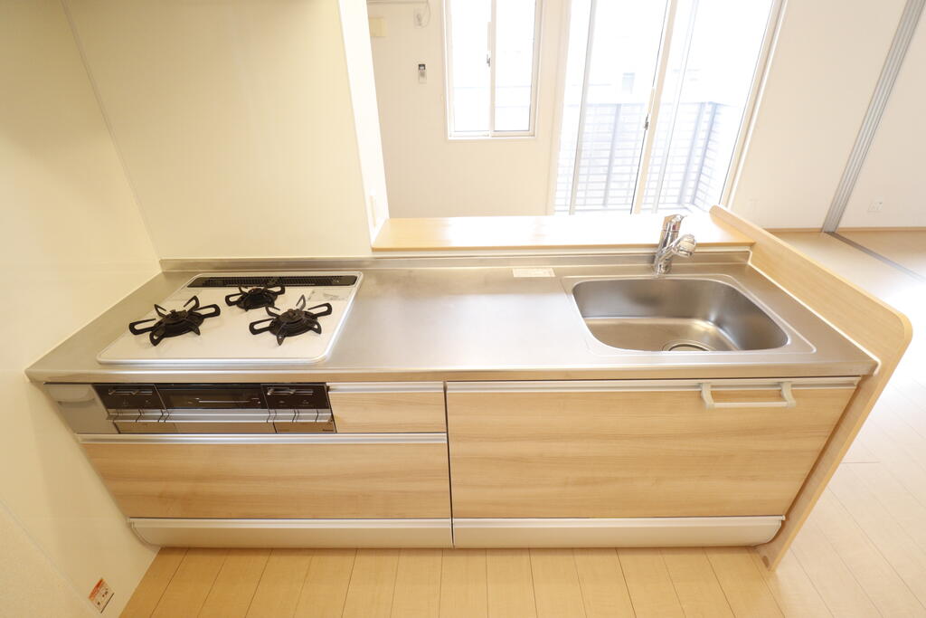 キッチン　3口コンロで同時調理可能キッチンです♪