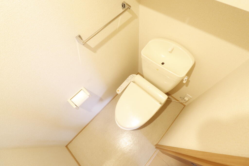 トイレ　温水洗浄暖房便座付きトイレです♪