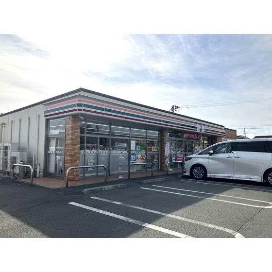 コンビニ　セブンイレブン熊本長嶺南１丁目店（コンビニ）まで390m