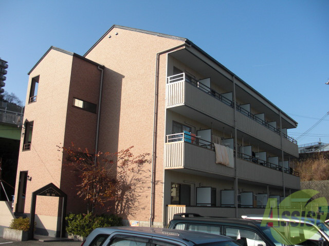 建物外観　存在感のある外観は落ちついた色合いで、堂々としていますね。