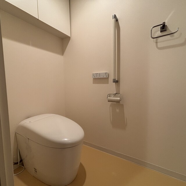 トイレ　※写真は同タイプ住戸です。