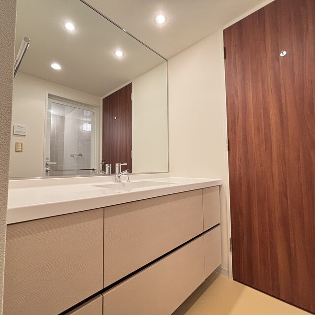 洗面設備　※写真は同タイプ住戸です。