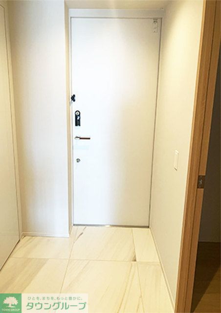 玄関　※写真は同タイプ住戸です。