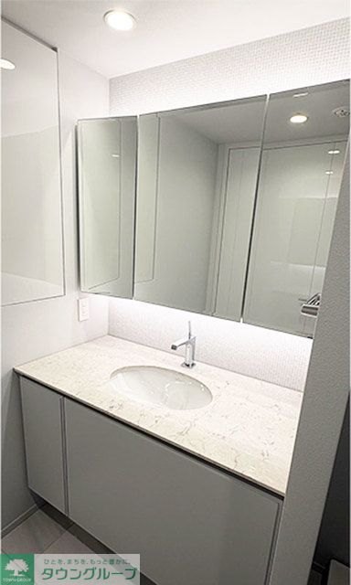 洗面設備　※写真は同タイプ住戸です。