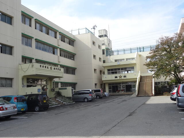 中学校　幸手市立西中学校（中学校）まで991m