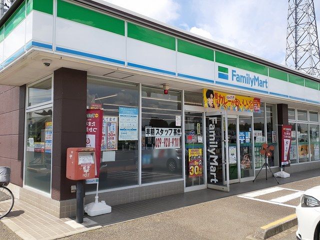 コンビニ　ファミリーマート美野里西店（コンビニ）まで381m