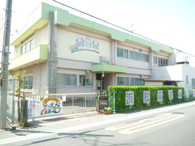 幼稚園・保育園　浜松市立初生幼稚園（幼稚園・保育園）まで566m