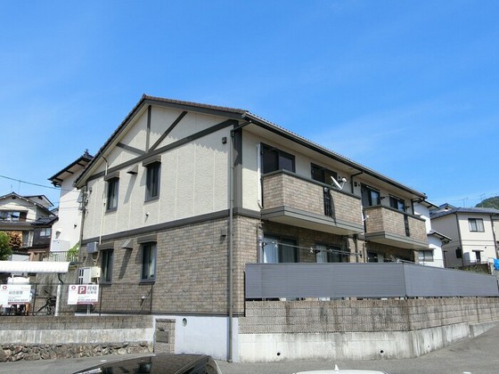広島市安佐南区伴東のアパートの建物外観