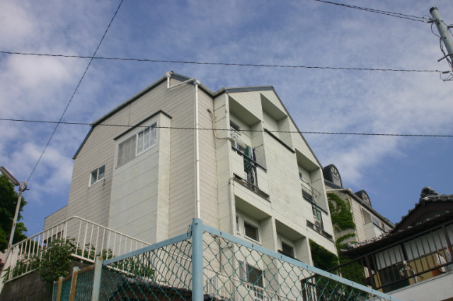 長崎市高丘のアパートの建物外観