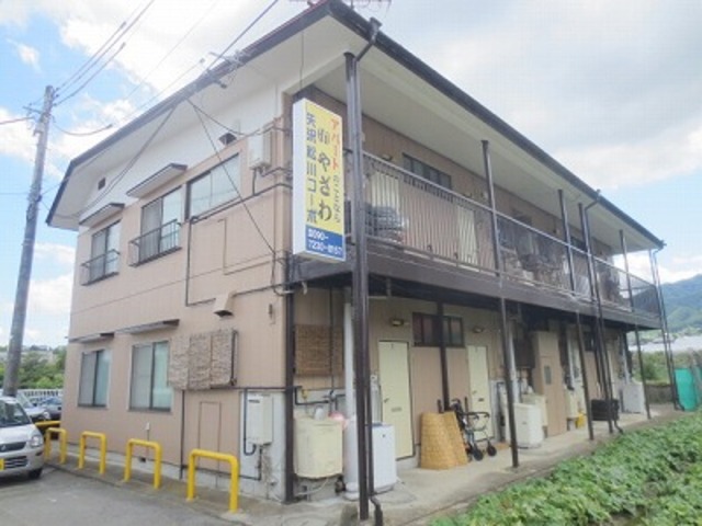 矢沢松川コーポの建物外観