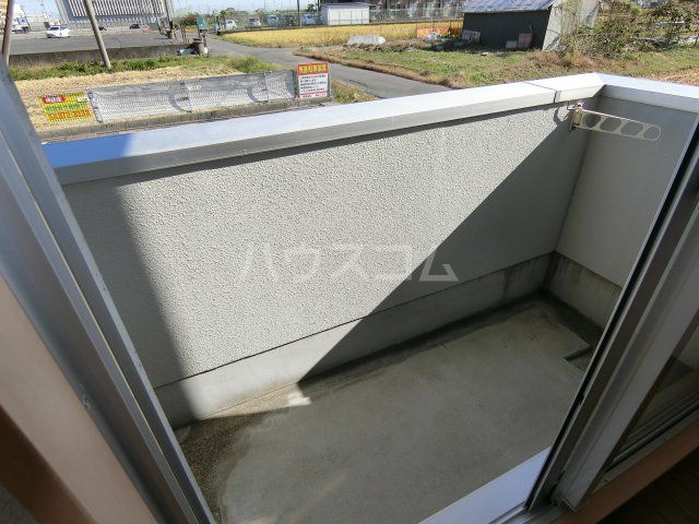 【岐阜市柳津町高桑西のマンションのバルコニー】