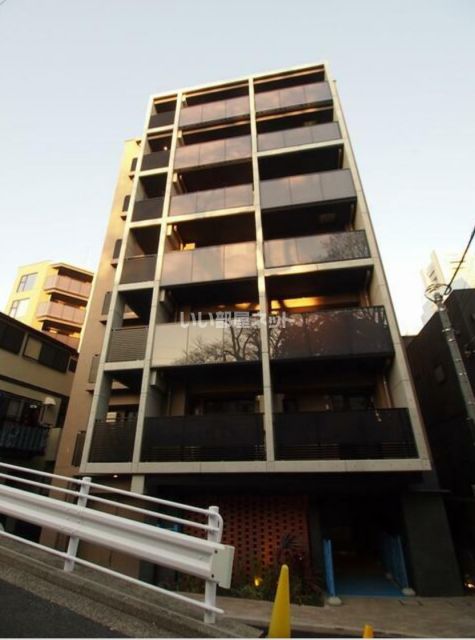横浜市西区花咲町のマンションの建物外観