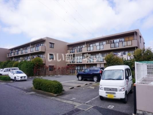 【八千代市大和田新田のマンションの建物外観】