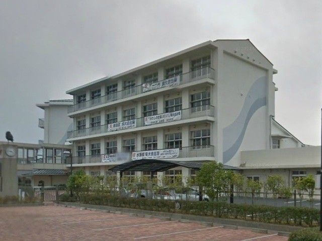 【浜松市中央区葵西のマンションの中学校】