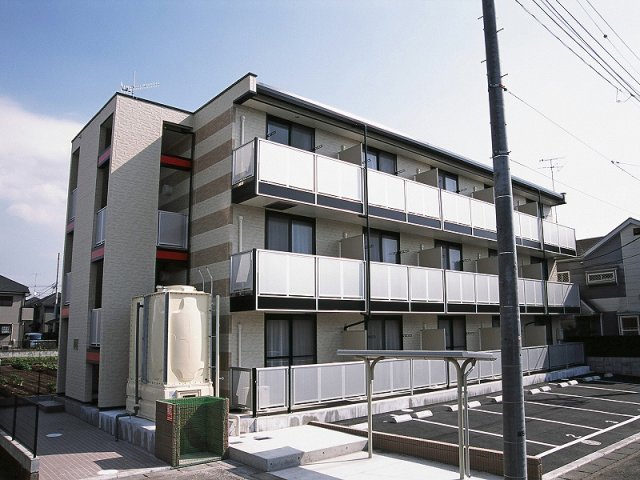 横浜市瀬谷区阿久和西のマンションの建物外観