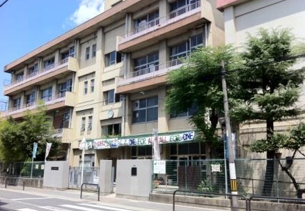 中学校　門真市立第四中学校（中学校）まで1260m