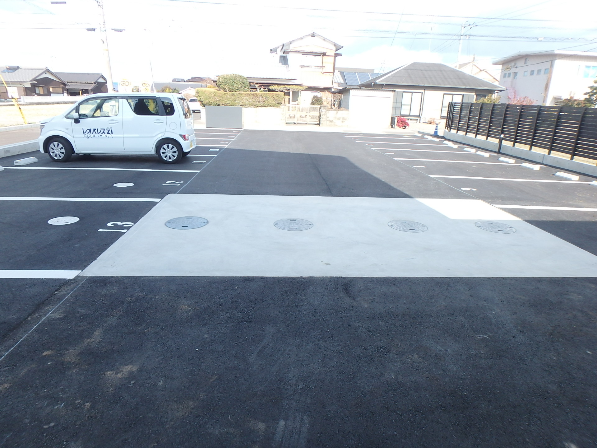 【新居浜市下泉町のアパートの駐車場】