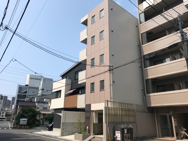 【広島市中区昭和町のマンションのエントランス】