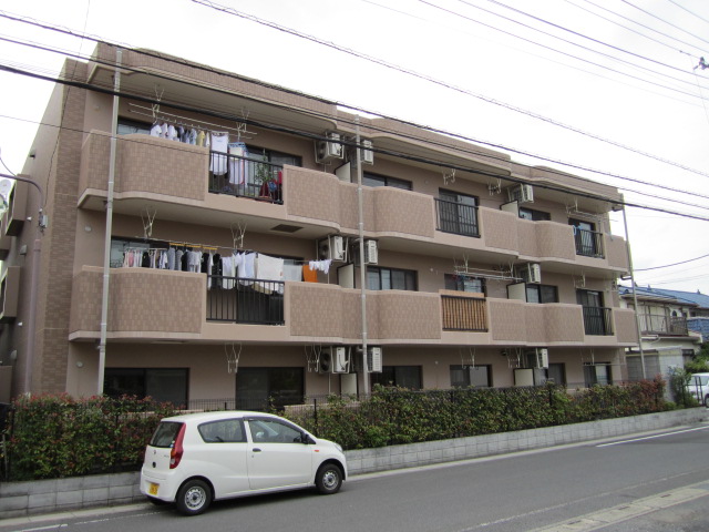 川口市戸塚鋏町のマンションの建物外観