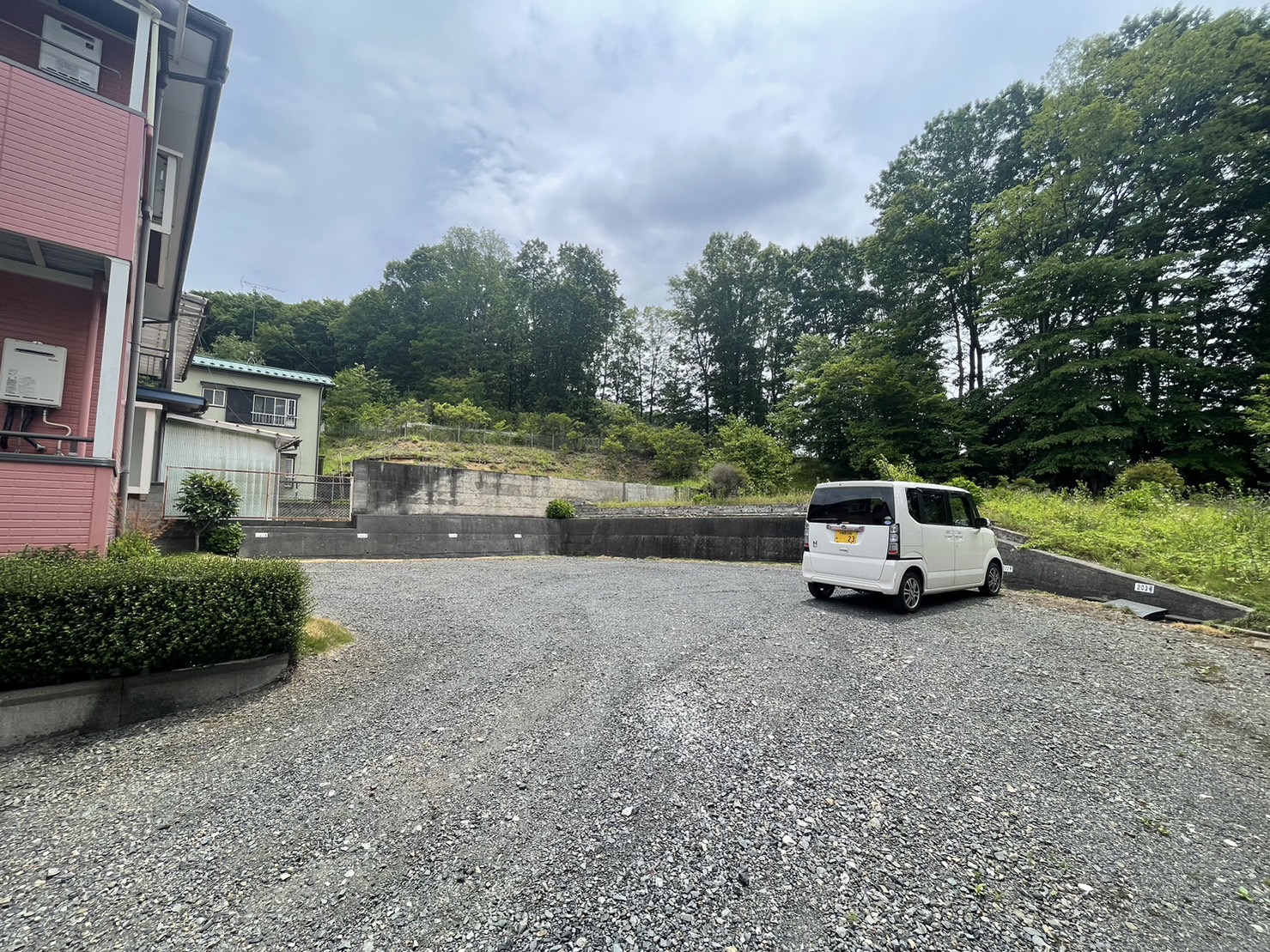 【宇都宮市上戸祭町のアパートの駐車場】