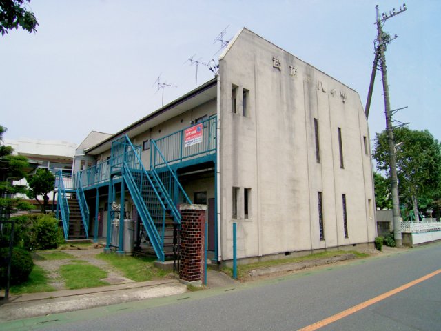 東松山市箭弓町のアパートの建物外観