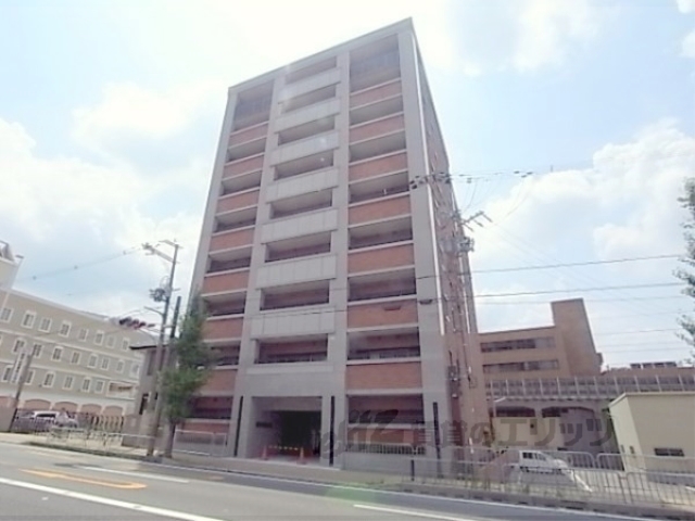 京都市山科区東野中井ノ上町のマンションの建物外観