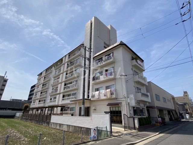 京都市右京区西院日照町のマンションの建物外観