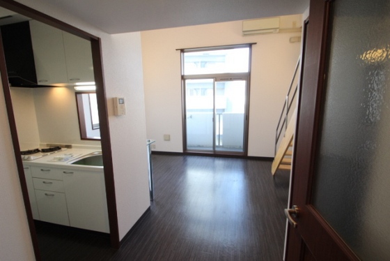 居室・リビング　※別号室の写真です