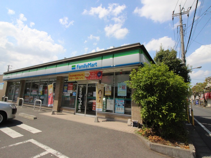 コンビニ　ファミリーマート江戸川上篠崎店（コンビニ）まで78m