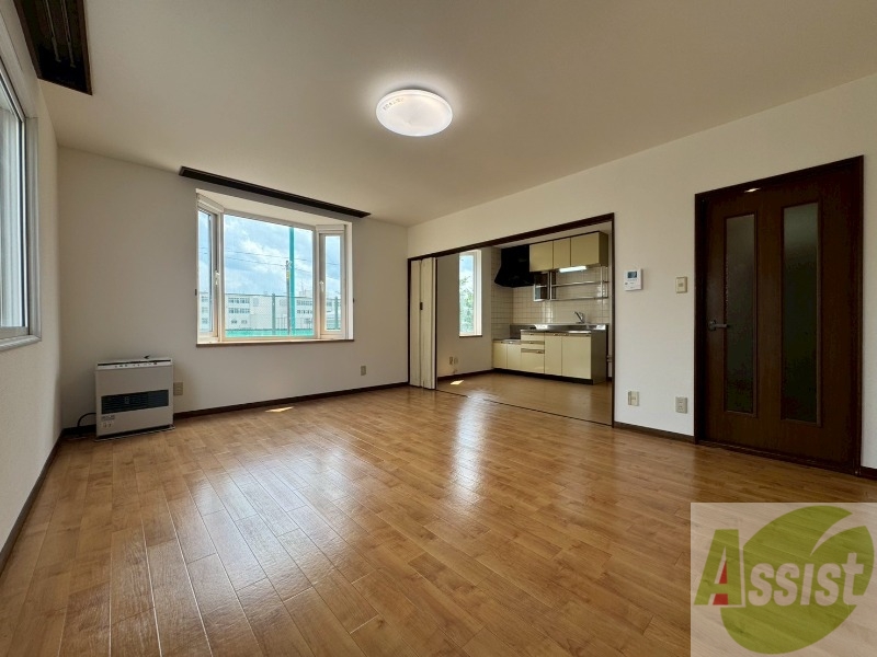 居室・リビング　広くてキレイなお部屋が広がっていて、充実した生活が送れそう。