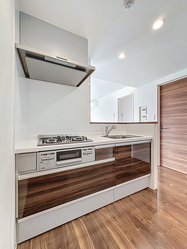 キッチン　３口グリル付きガスシステムキッチン