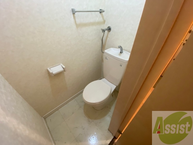 トイレ　こちらはトイレです。清潔感があり、安心して使用できます。