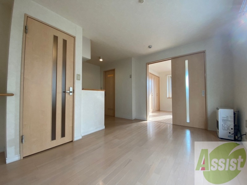 居室・リビング　広くてキレイなお部屋が広がっていて、充実した生活が送れそう。