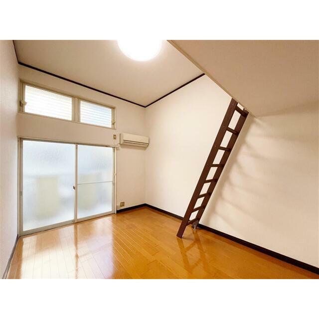 居室・リビング　同物件別部屋