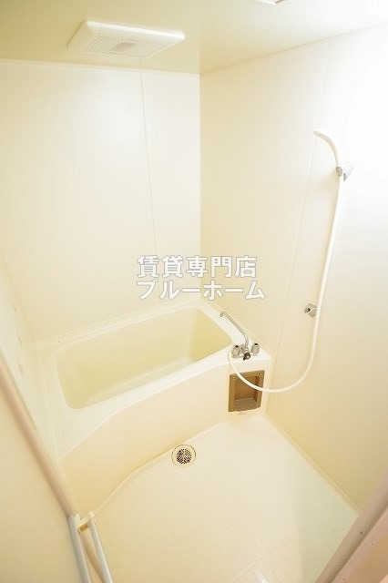 バス・シャワールーム　十分な広さの浴室です！