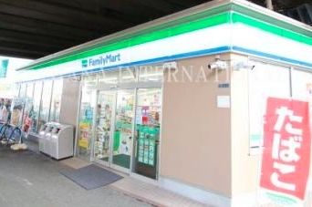 コンビニ　ファミリーマート浦安駅東口店（コンビニ）まで200m