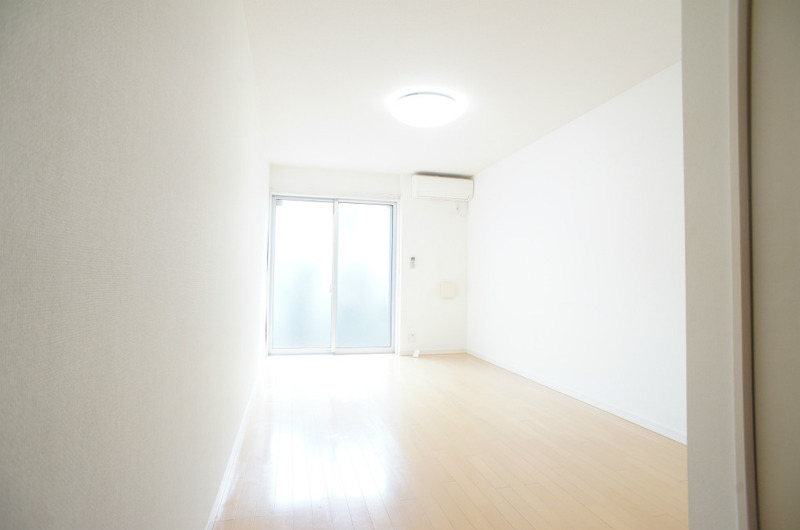 居室・リビング　※102号室参考写真