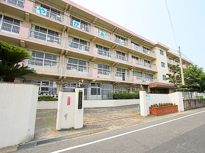 小学校　本城小学校（小学校）まで512m