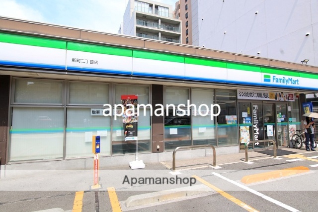 コンビニ　ファミリーマート（コンビニ）まで150m