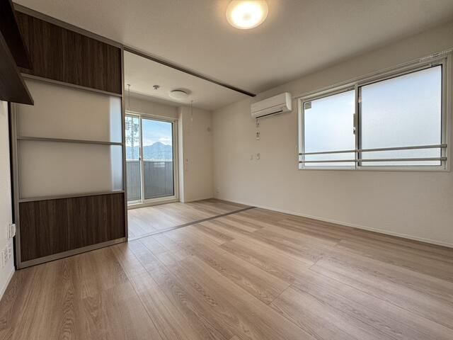 居室・リビング　写真は別の部屋のものです。
