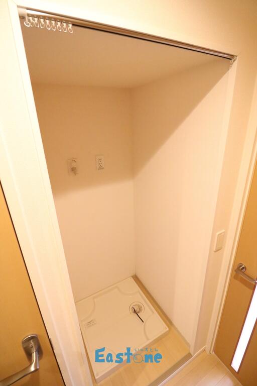 その他部屋・スペース　室内洗濯機置場。カーテンレールで隠すことも可能です。